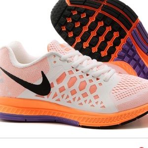 Nike natural fit running shoes